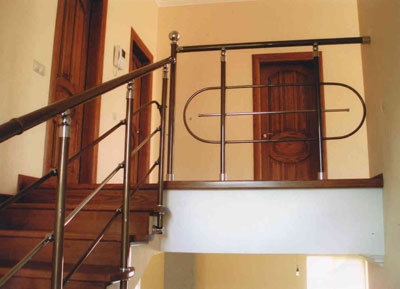 Комбинированная лестница «Round Arch» с металлическим ограждением 027