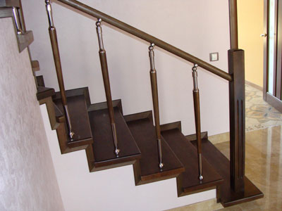 Комбинированная лестница «Round Arch» с металлическим ограждением 030