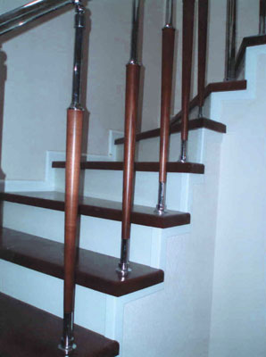 Комбинированная лестница «Round Arch» с металлическим ограждением 029